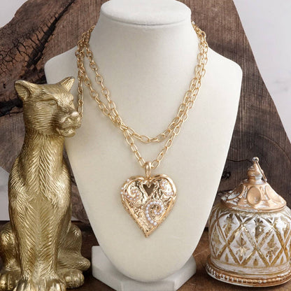 Heartbound Muse – Long Heart Necklace in Gold & Pearls