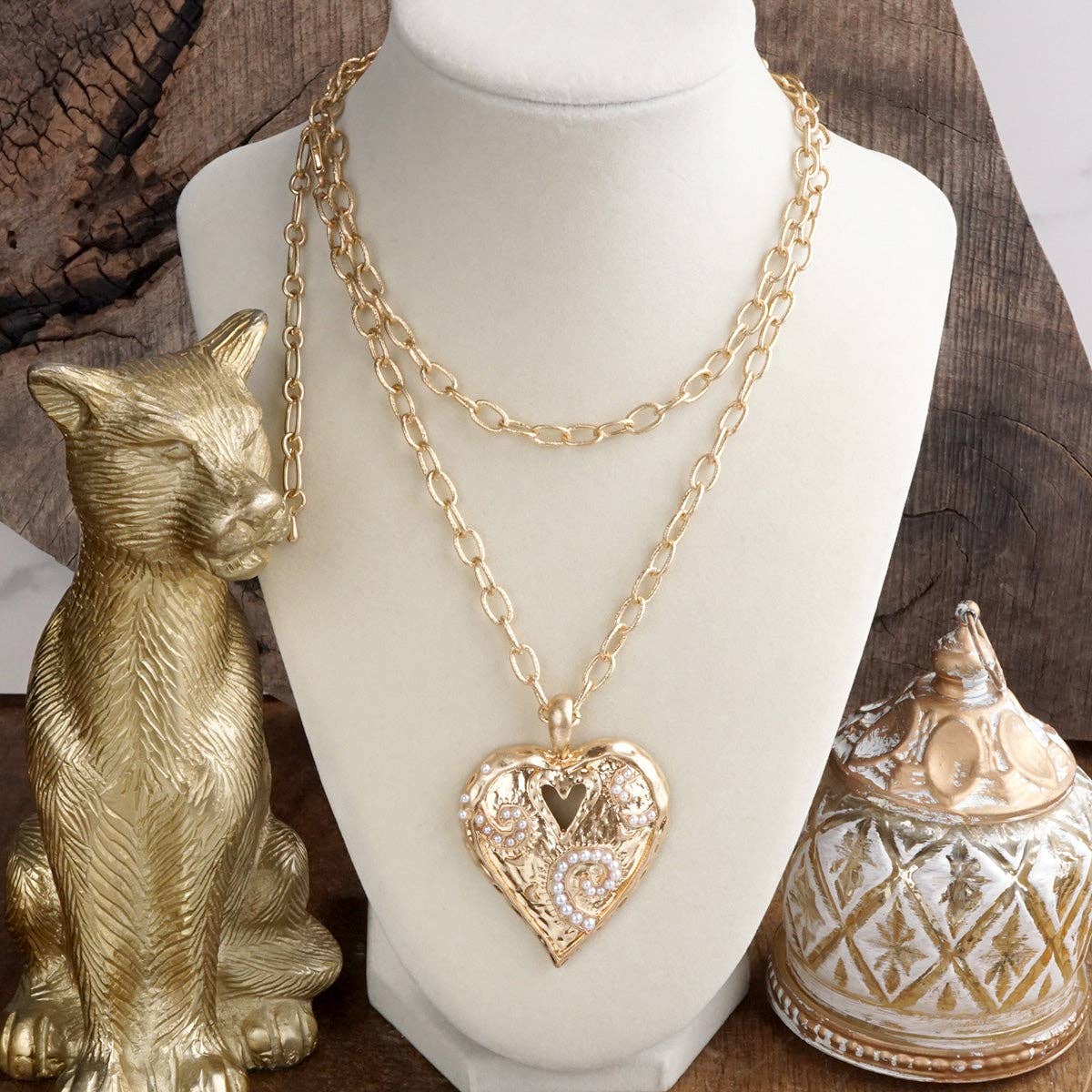 Heartbound Muse – Long Heart Necklace in Gold & Pearls