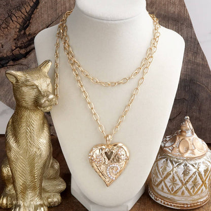 Heartbound Muse – Long Heart Necklace in Gold & Pearls