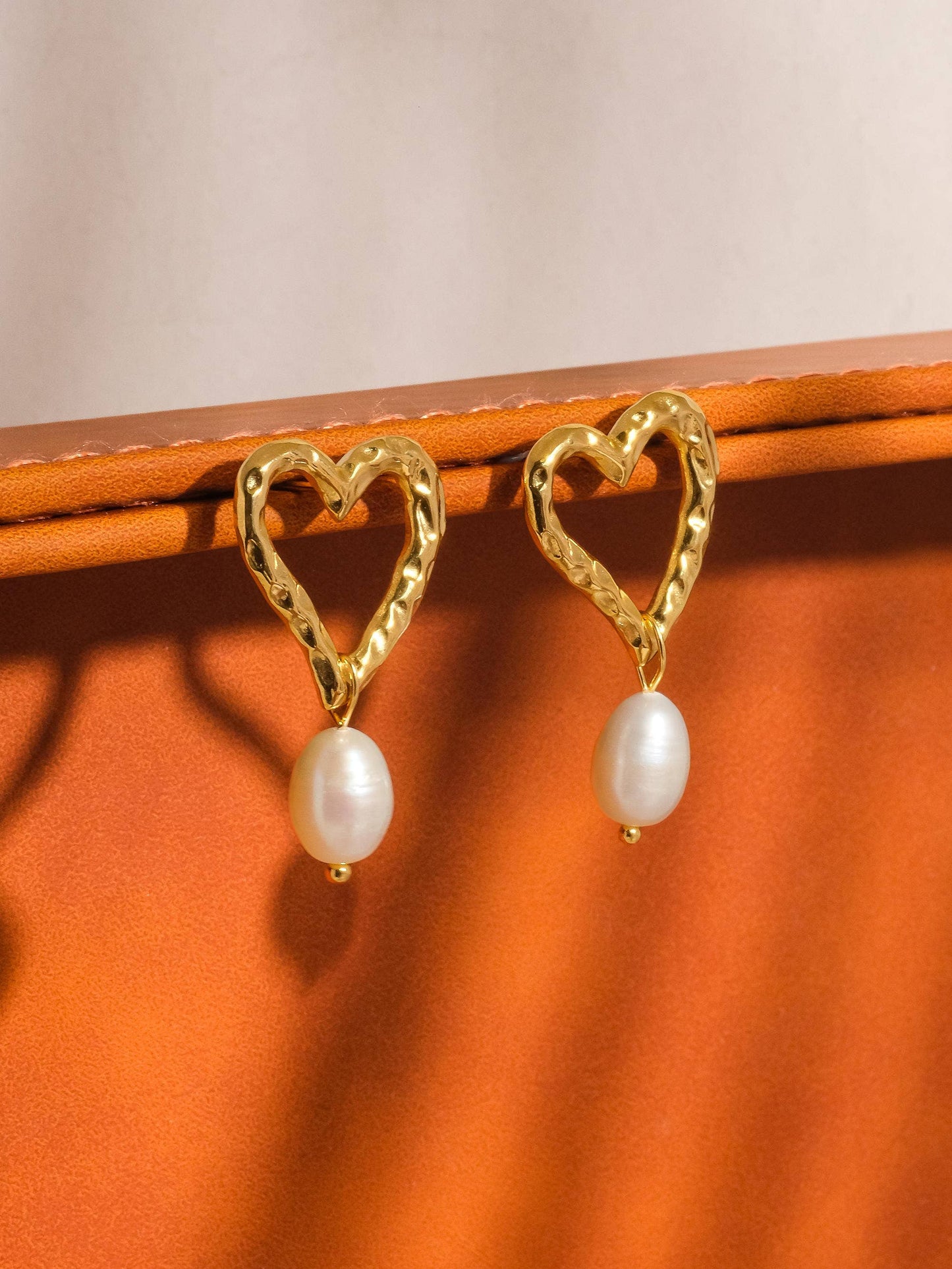 Laura 18K Non-Tarnish Classic Heart Pearl Earring